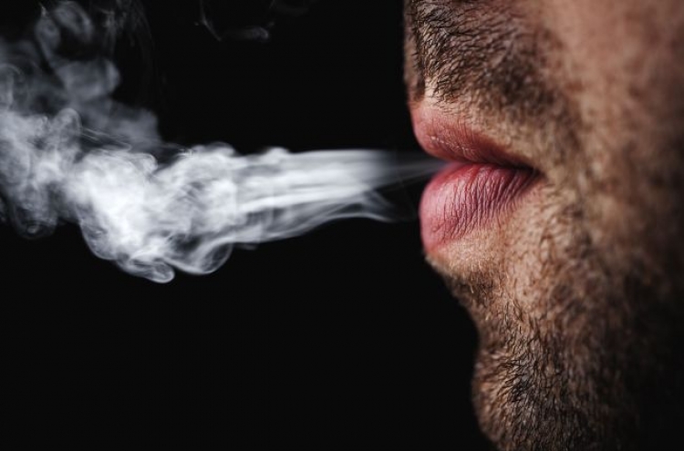 Korean teenage smokers heavily influenced by parents: study