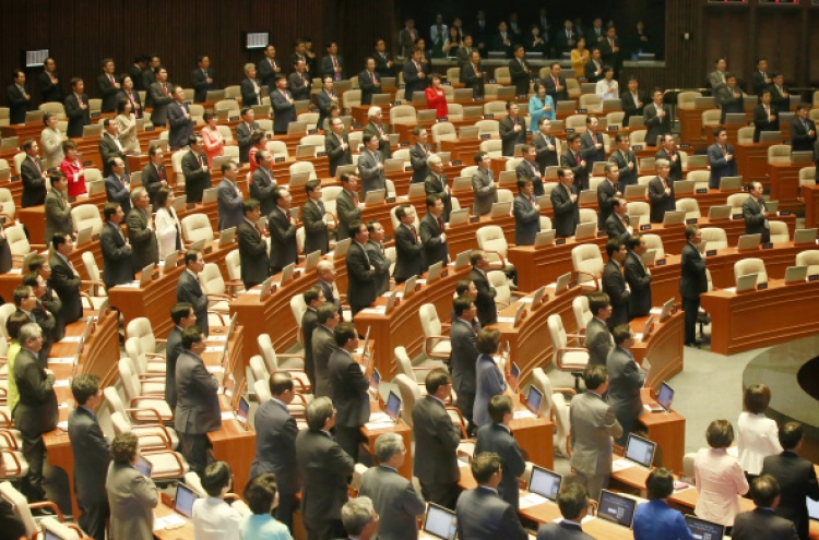 Assembly session off to shaky start