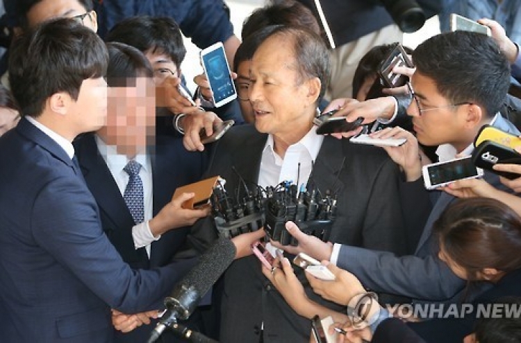 Ex-President Lee’s brother summoned over graft scandal