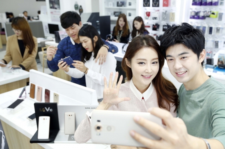 [Photo News] LG V10 hits shelves in Korea