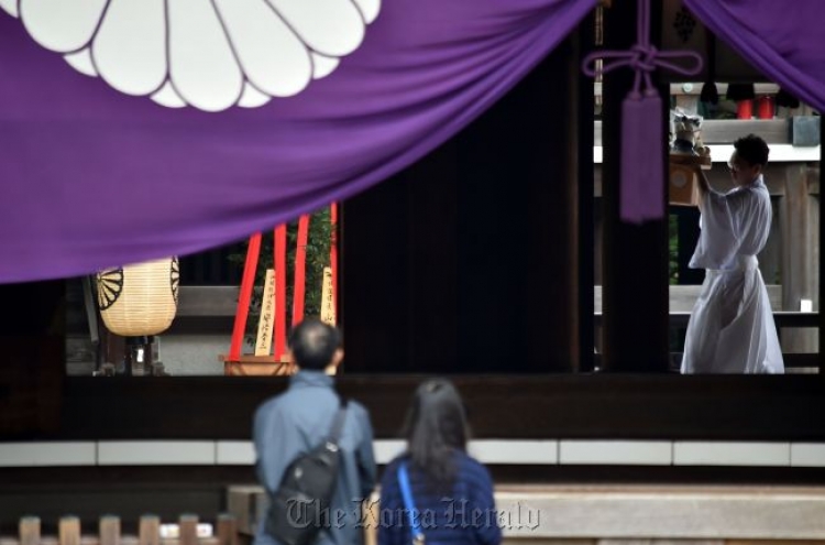 Japan PM offers gift to Tokyo war shrine