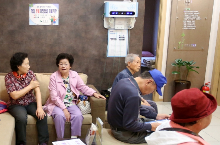 Low transfer payments push elderly into poverty in Korea: report