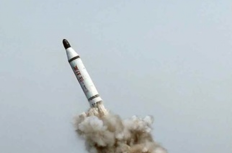 N.K. apparently fails submarine missile test