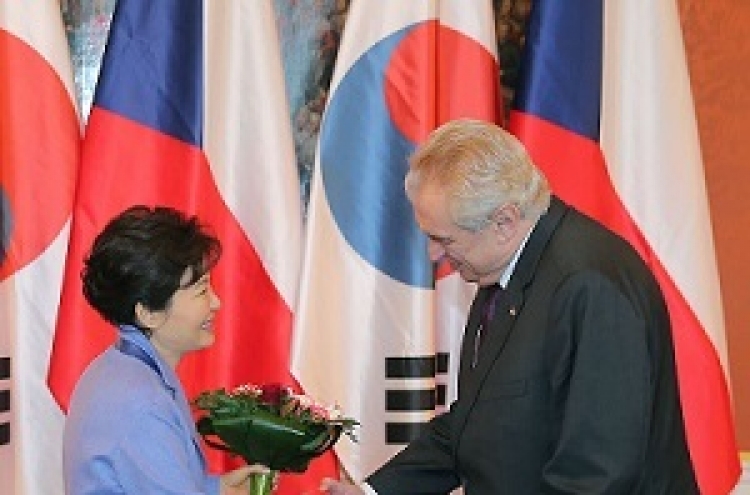 Korean, Czech leaders celebrate partnership upgrade