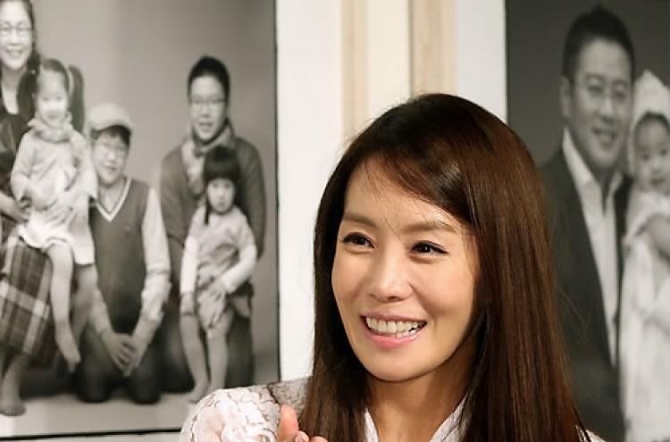 Actress Kim Jung-eun to marry in March