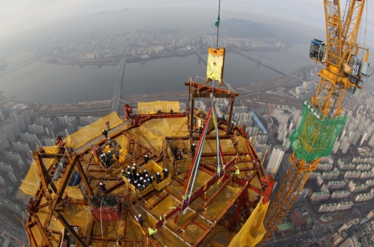 Lotte celebrates topping-out of Korea’s tallest building