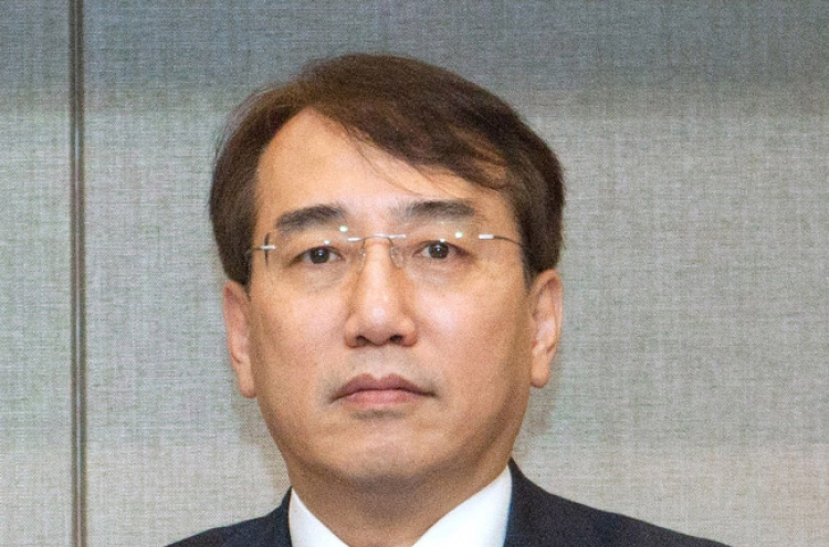 Park replaces senior officials