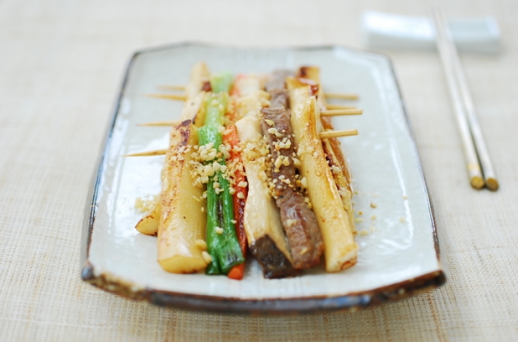Home Cooking: Tteok sanjeok (skewered rice cake with beef and vegetables)