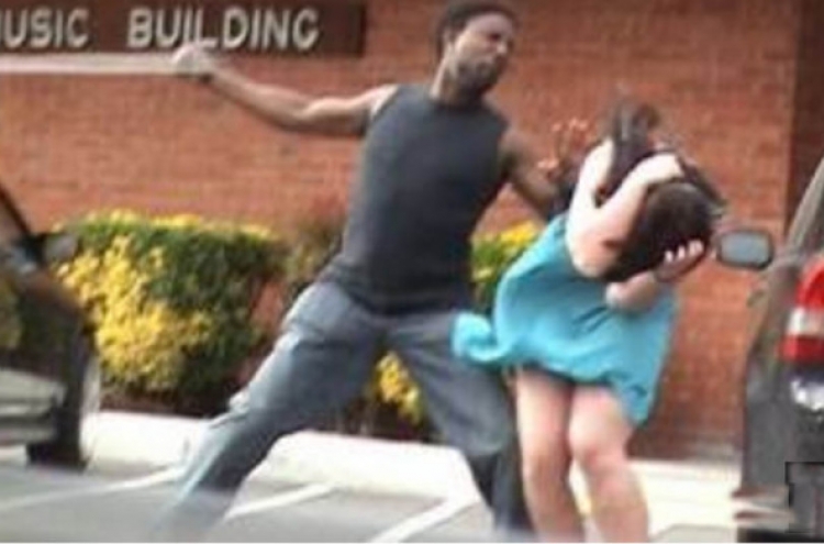 길거리에서 여성 구타하는男 영상 ‘일파만파’