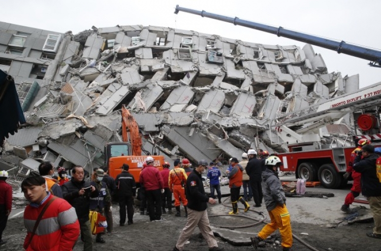 [Newsmaker]Taiwan rescuers find signs of life in rubble