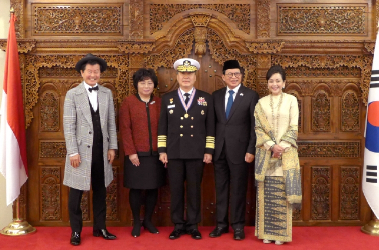 Indonesia awards Korean admiral with top honor