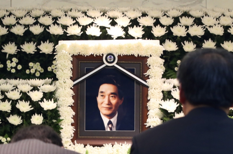 Politicians, lawmakers pay tribute to former opposition leader