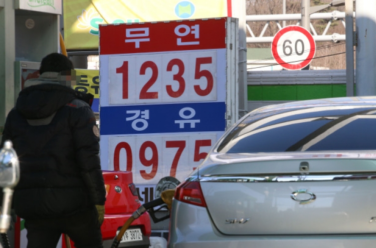 Public calls grow for fuel tax cuts
