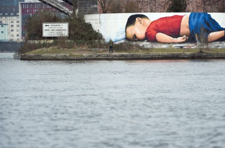 Graffiti artwork of drowned Aylan highlights refugees’ plight