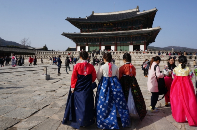 Hanbok back in fashion among youths