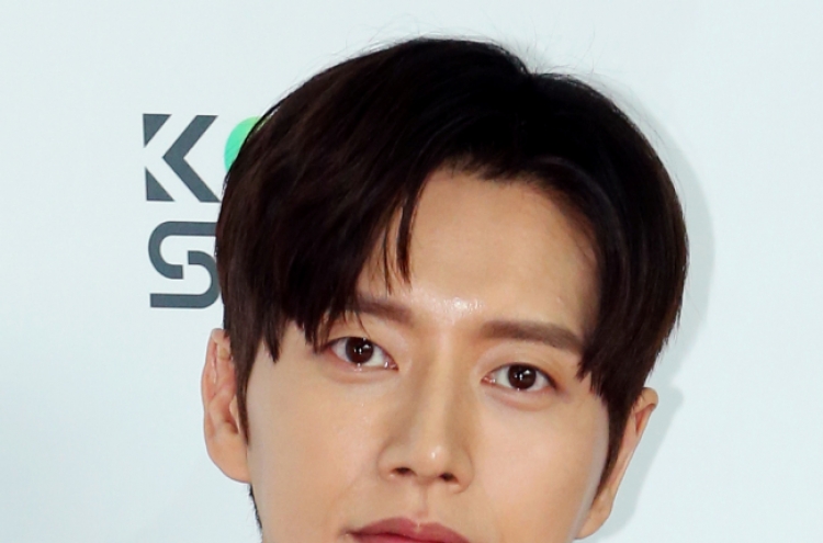Park Hae-jin wins best male actor award in China