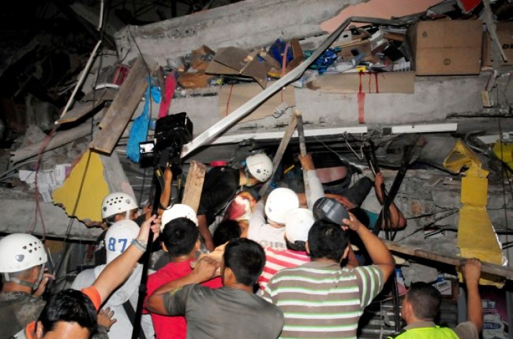 Earthquake kills 77 in Ecuador; emergency workers rush in
