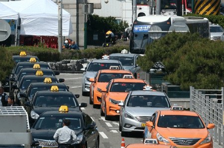 Seoul to reduce cabs