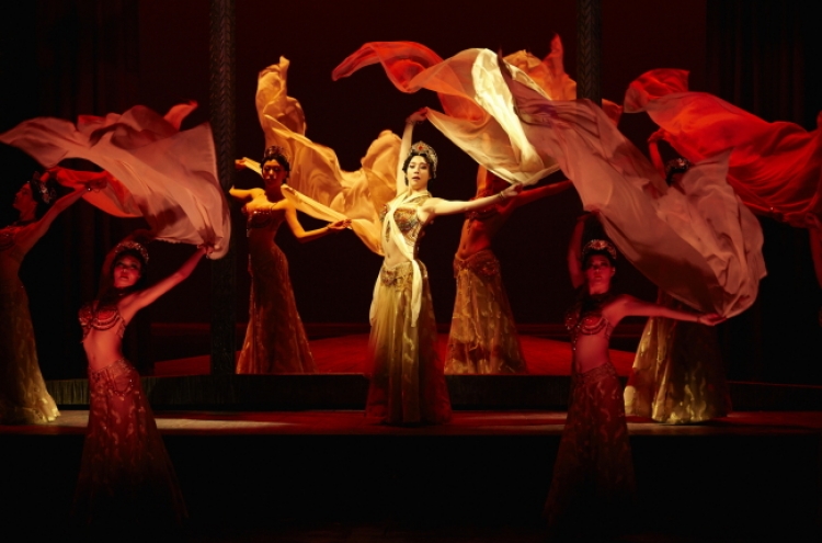 [Herald Review] Ok Joo-hyun dazzles as seductress Mata Hari