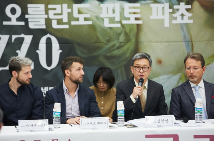 KNO chief sorry for appointing wife, introduces new Korean premiere