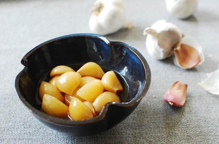 [Home Cooking] Pickled garlic (maneul jangajji)