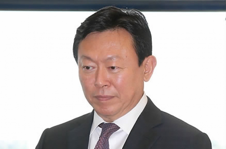 Lotte chairman in quandary over sister’s fate