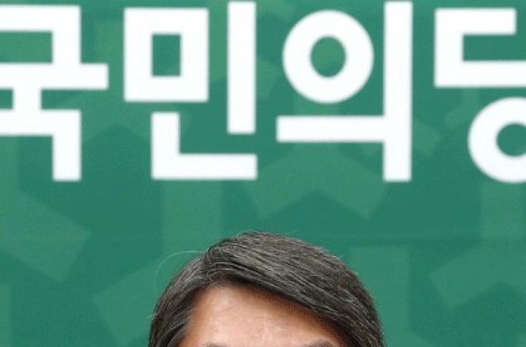 [Newsmaker] Ahn Cheol-soo hit by political double whammy