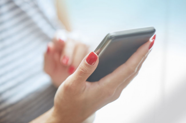 'Women face higher smartphone addiction risk'