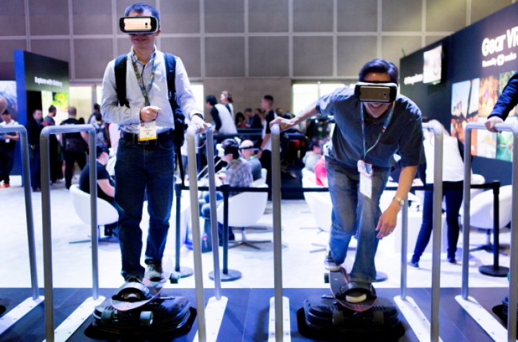 Samsung lures game aficionados with VR tech