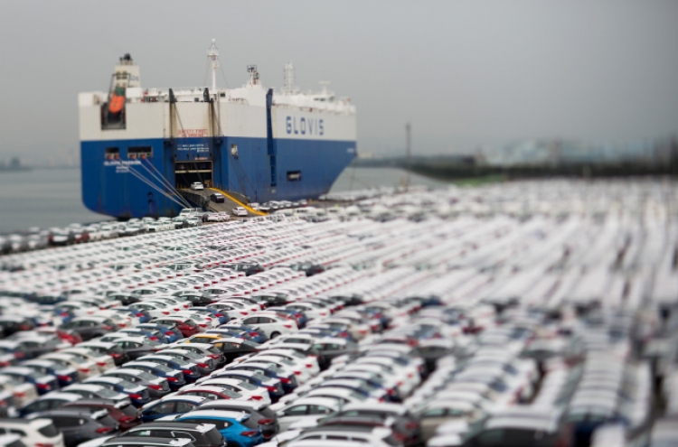 Korean automakers produce more cars overseas