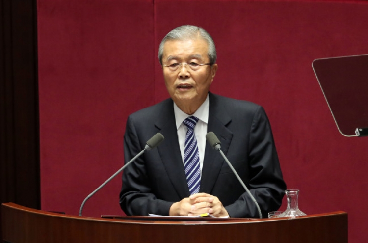 Opposition party chief emphasizes economic democracy