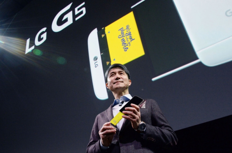LG revamps mobile division after weak sales of G5