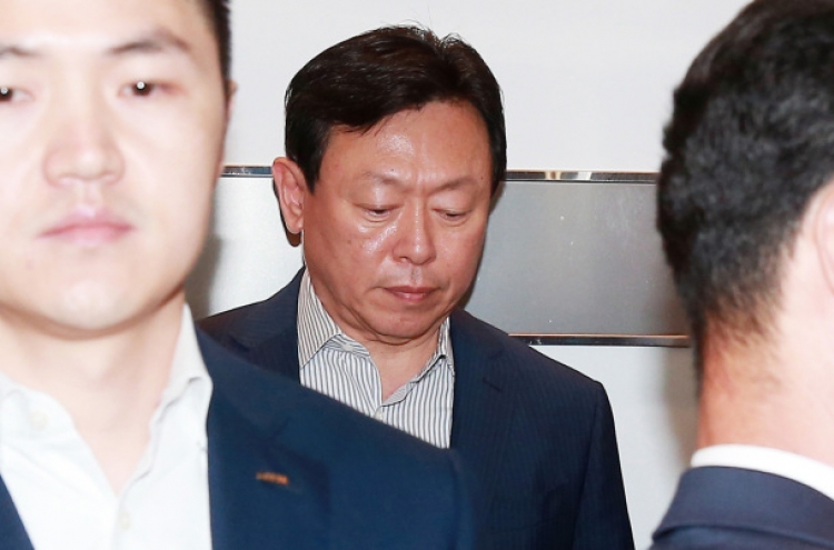 Shin Dong-bin returns to Korea