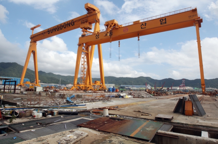 [Photo News] Sungdong's closed shipyard sheds light on demise of shipbuilding business