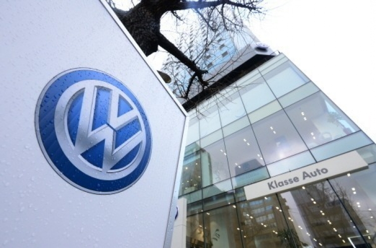 Volkswagen price slumps amid widening scandal