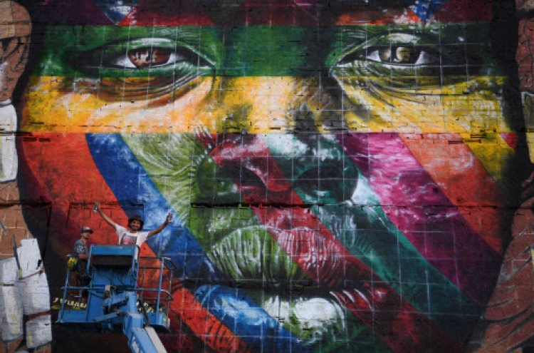 Brazil graffiti artist paints massive Olympic mural