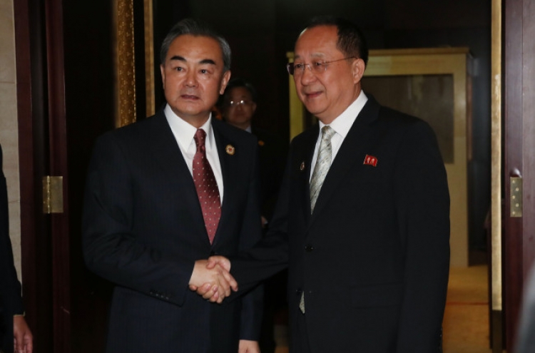 Foreign ministers of N.K., China meet at ARF