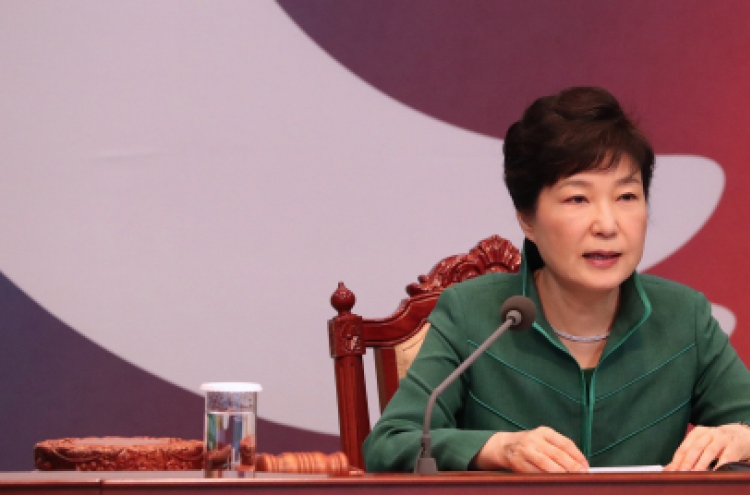 Park's meeting with lawmakers unrelated to Saenuri leadership race
