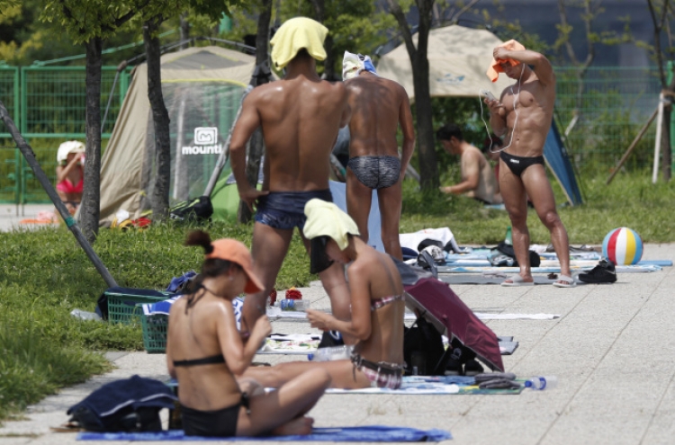 Sweltering heat influenced by hot air from China