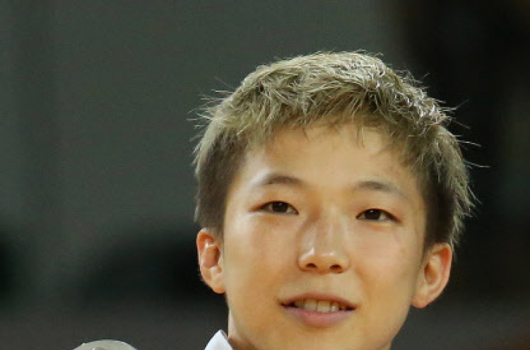 Judoka Jeong Bo-kyeong wins silver for S. Korea's first medal in Rio