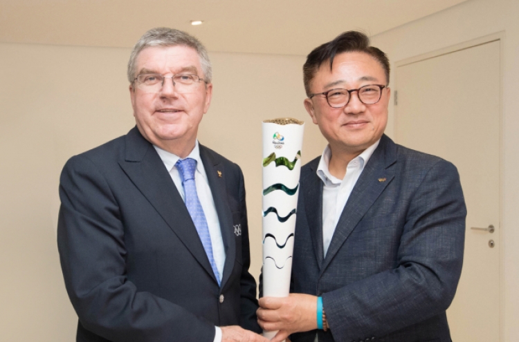 [Photo News] IOC chief visits Galaxy studio