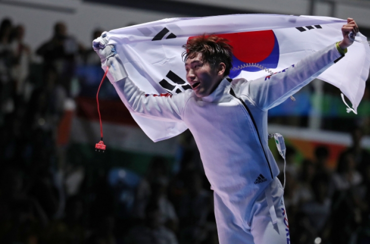 South Korean Park Sang-young wins gold in epee fencing