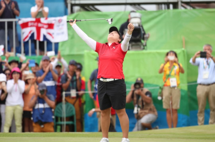 Golfer defies odds for gold