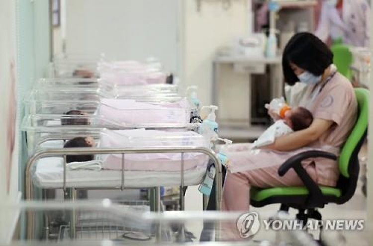Korea's fertility rate edges up in 2015