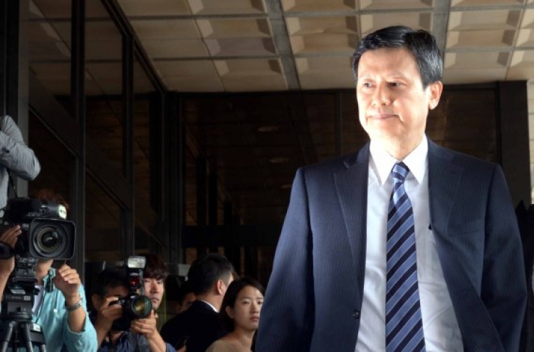 Prosecutors summon Lotte founder's elder son Shin Dong-joo