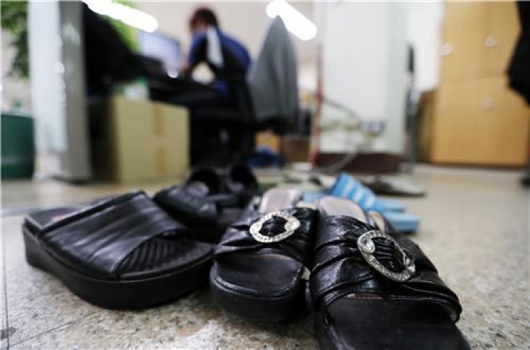 Man burgles school to fulfill urge to sniff female shoes