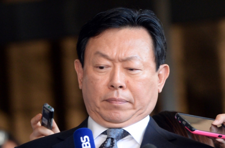 [LOTTE CRISIS] Prosecution remains undecided on detaining Lotte chief