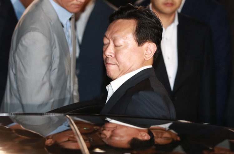 Lotte Group chairman avoids arrest over corruption allegations