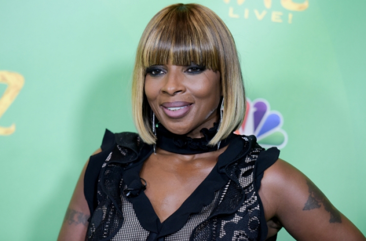 Mary J. Blige explains why she sang to Clinton during talk