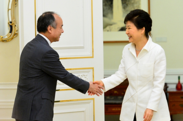 [Photo News] Park meets softbank chief